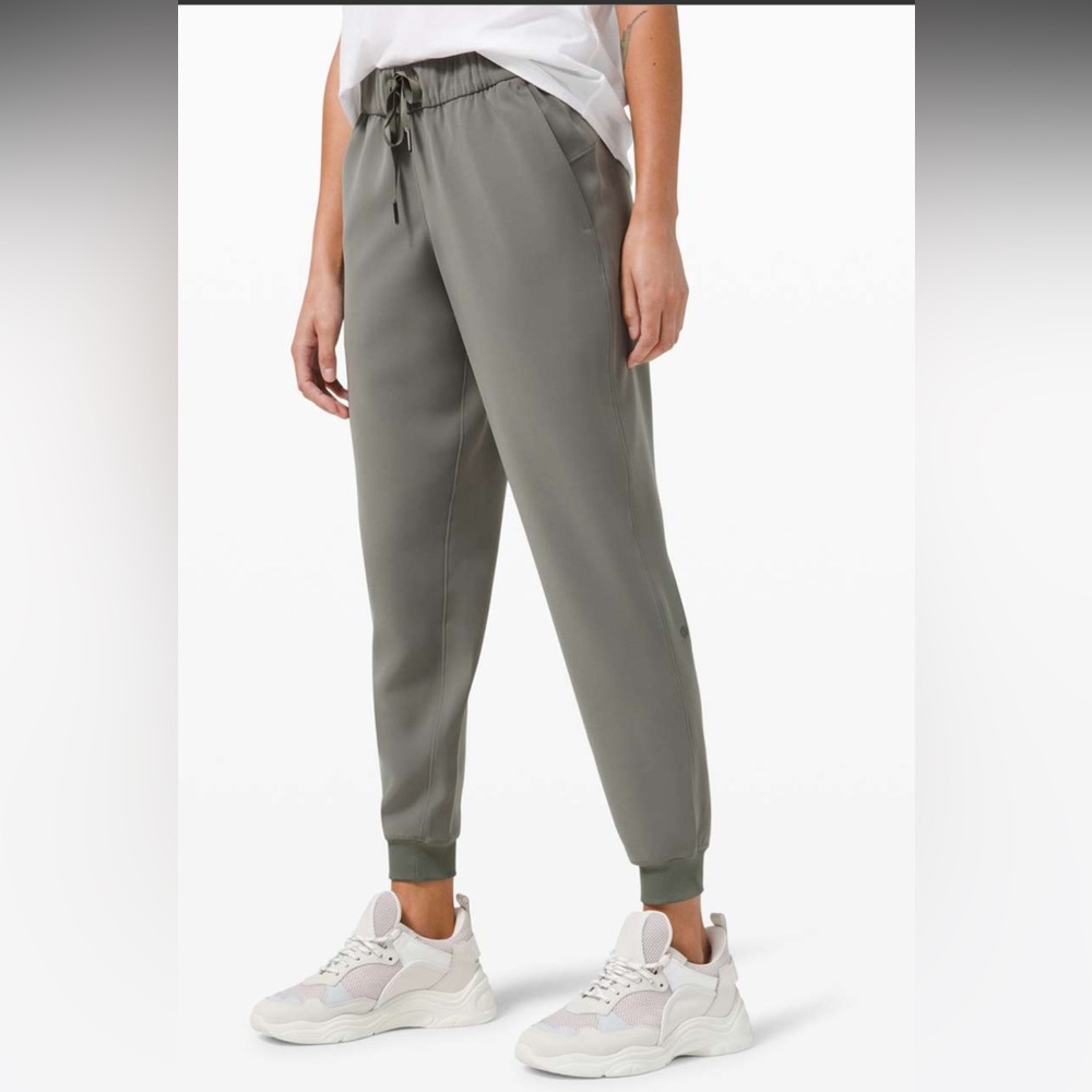 Lululemon On the Fly Jogger Woven